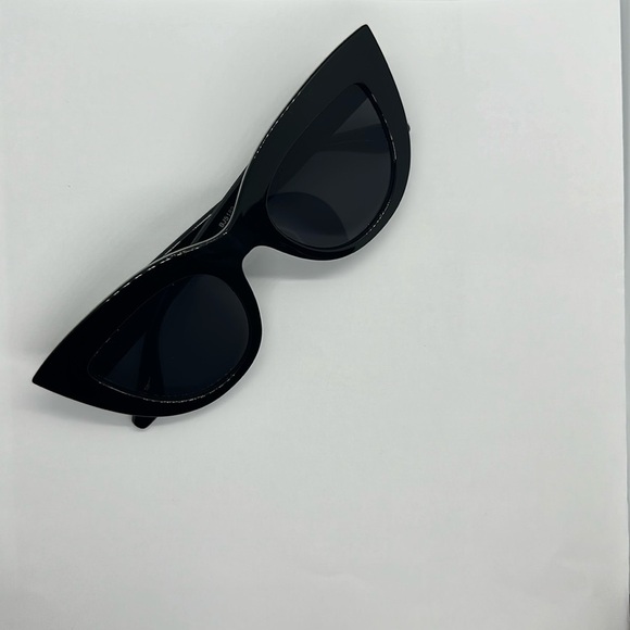 NWT Chic Black Cat Eye Sunglasses - UVProtection - Vintage Inspired Glamour